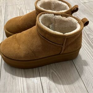 Cushionaire Platform Boots in Chestnut